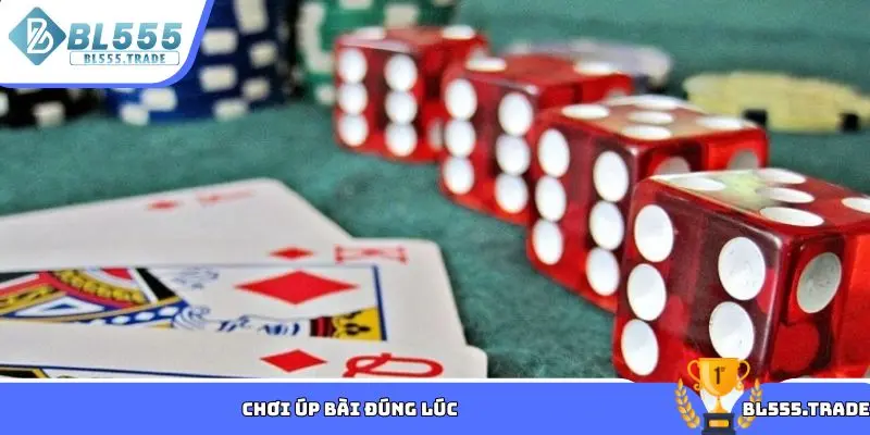 Chơi úp bài đúng lúc